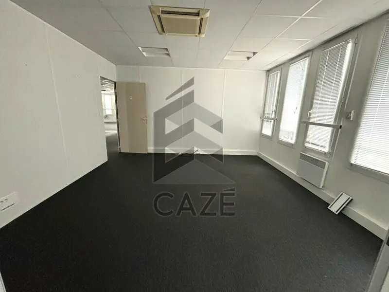 Bureau à vendre - Bordeaux (33300) - 774 m²