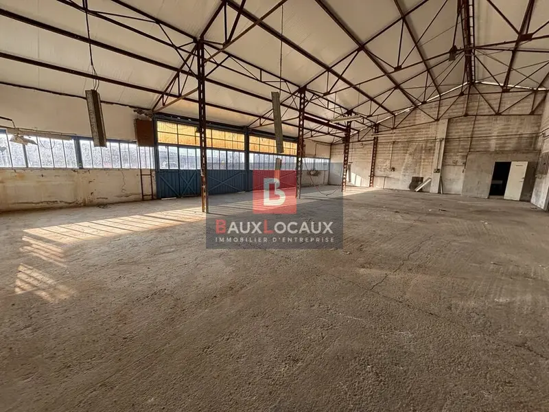 Local Commercial à louer - Châteaurenard (13160) - 300 m² - 5 500 €/mois