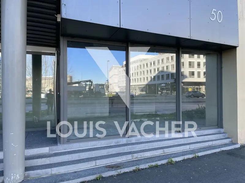 Bureau à louer - Bordeaux (33300) - 185 m² - 2 916 €/mois