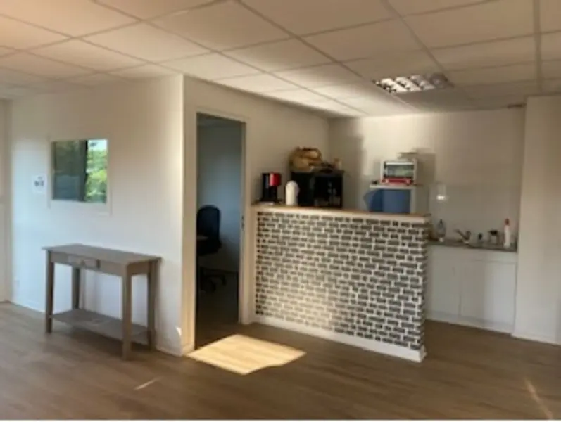 Bureau à louer - Vannes (56000) - 106 m² - 1 000 €/mois