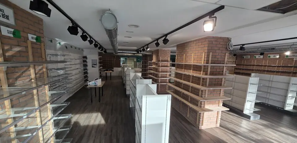 Local Commercial à louer - Voiron (38500) - 423 m² - 3 600 €/mois