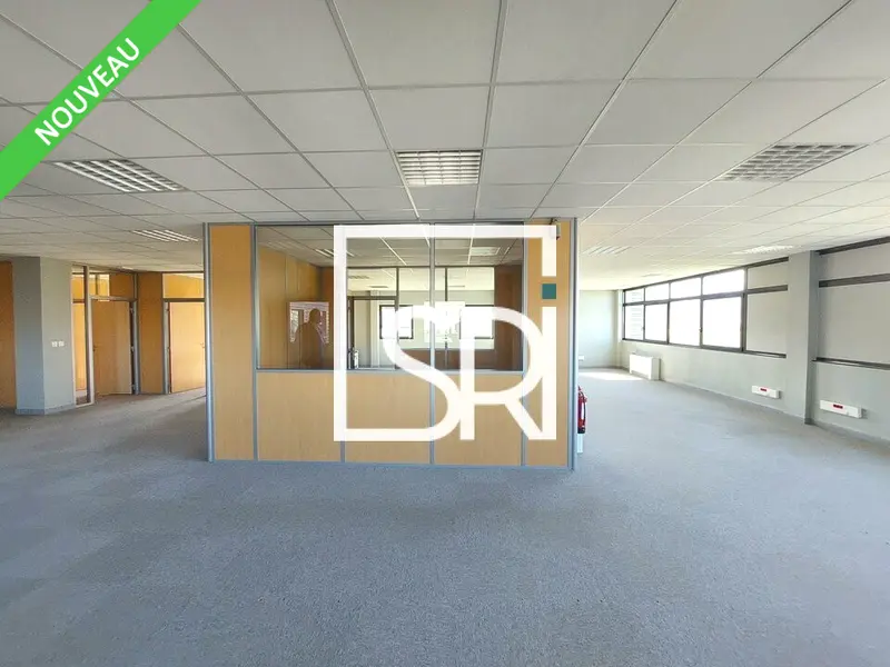 Bureau à louer - Cournon-D'Auvergne (63800) - 627 m² - 5 747 €/mois