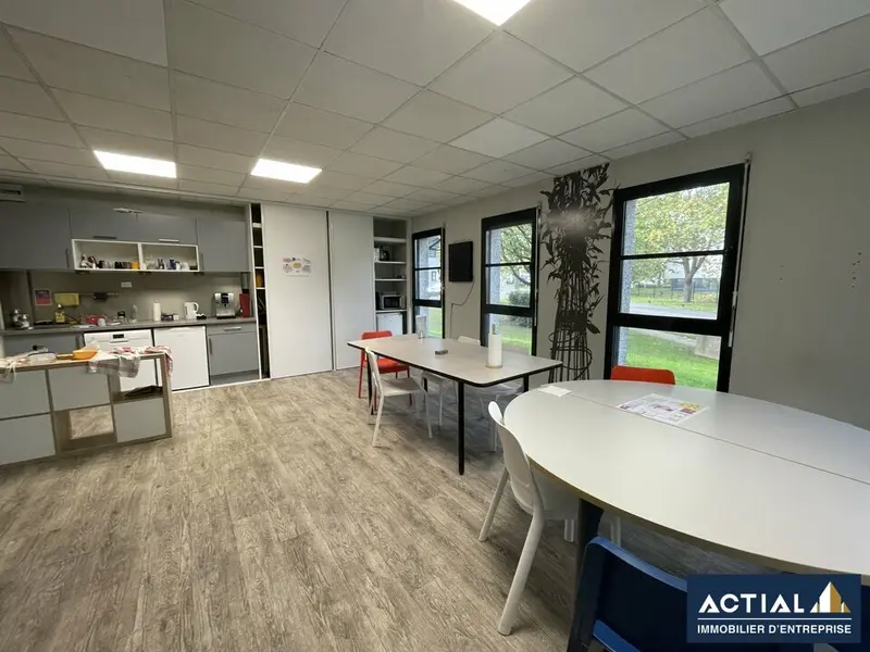 Bureau à louer - Saint-Herblain (44800) - 180 m² - 1 800 €/mois