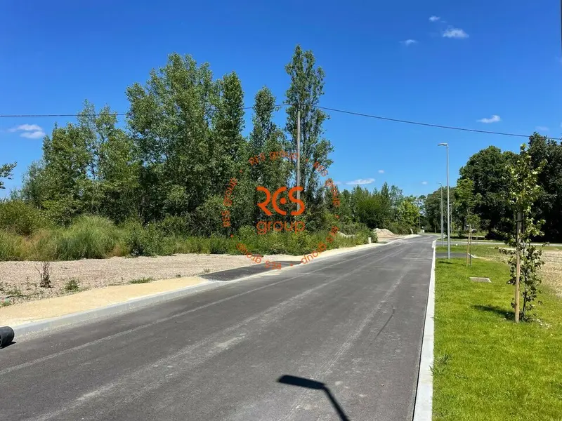 Terrain à vendre - Ambarès-Et-Lagrave (33440) - 2182 m²