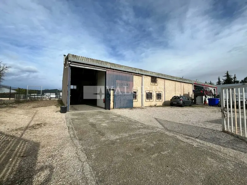 A louer Locaux d'activité 600m² Saint-Cannat
