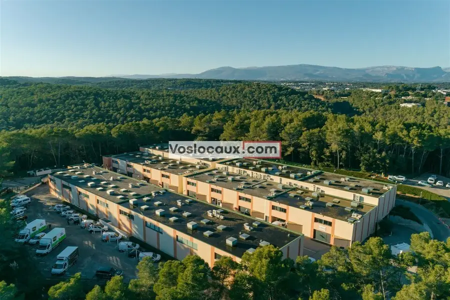 Entrepôt / Activité à louer - Antibes (06600) - 380 m² - 3 962 €/mois