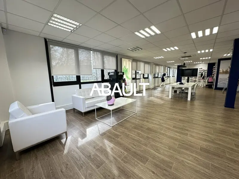 Bureau à louer - Labège (31670) - 303 m² - 3 408 €/mois