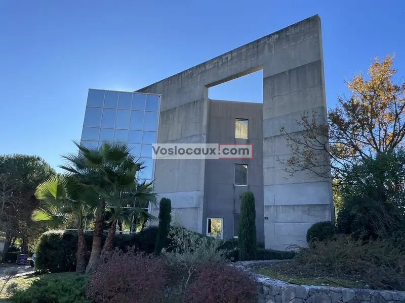 Bureau à louer - Valbonne (06560) - 222 m² - 2 386 €/mois