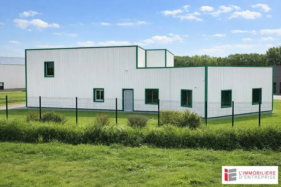 Entrepôt / Activité à louer - Argentré-Du-Plessis (35370) - 250 m² - 2 000 €/...