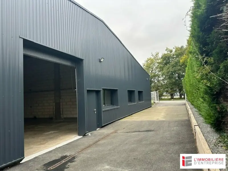 Entrepôt / Activité à louer - Saint-Jacques-De-La-Lande (35136) - 255 m² - 2 ...