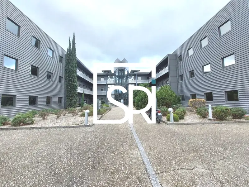 Bureau à louer - Cournon-D'Auvergne (63800) - 627 m² - 5 747 €/mois