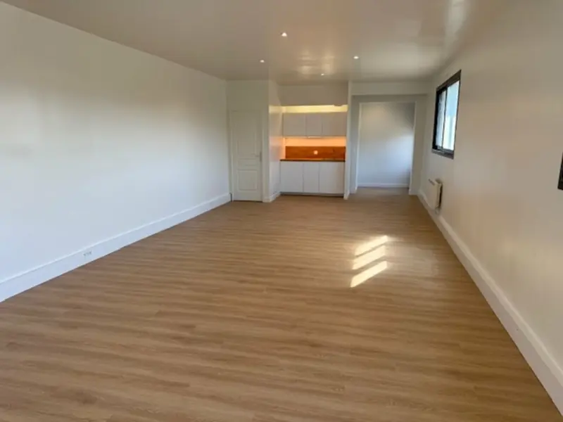 Bureau à louer - Fontenay-Trésigny (77610) - 90 m² - 850 €/mois