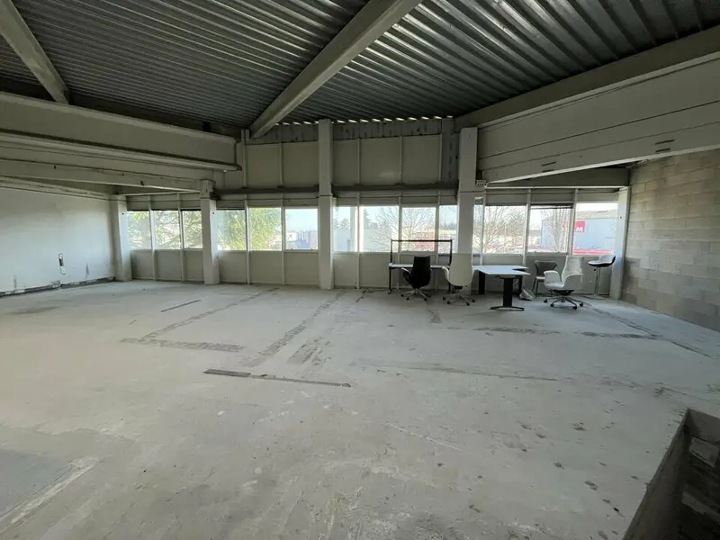 Entrepôt / Activité à vendre - Fontenay-Trésigny (77610) - 480 m²