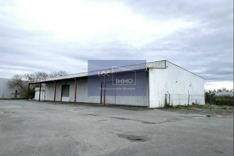À LOUER  Bâtiment d'activité avec forte visibilité  Le Haillan