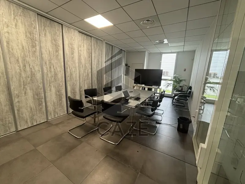 Bureau à louer - Eysines (33320) - 279 m² - 3 255 €/mois
