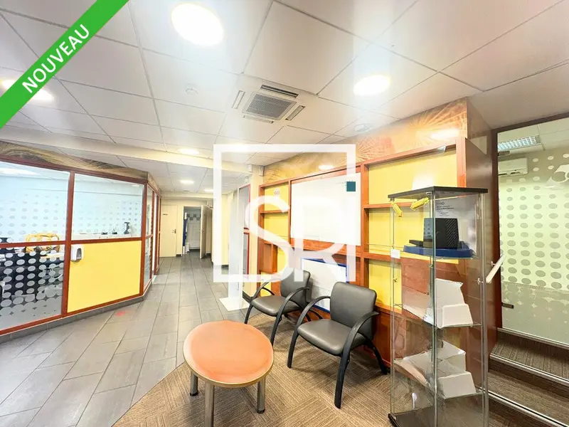 Bureau à louer - Les Martres-D'Artière (63430) - 218 m² - 1 300 €/mois
