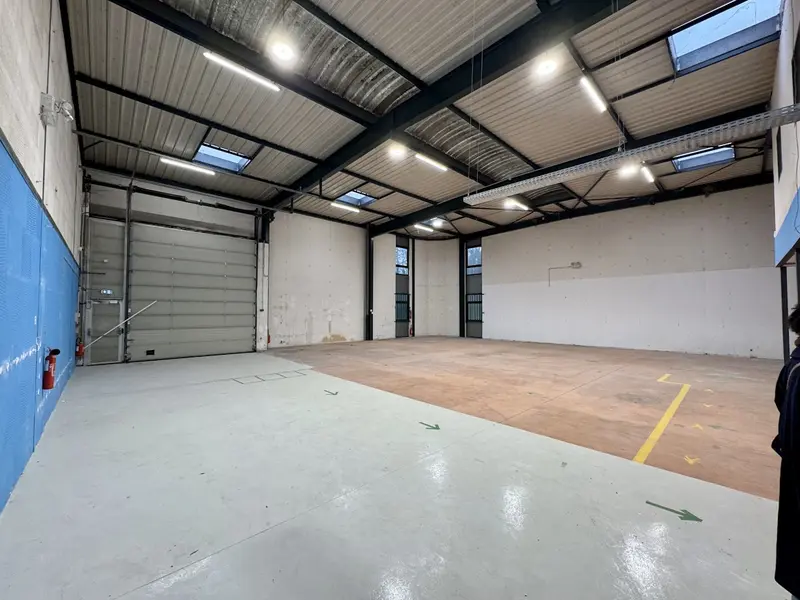 Entrepôt / Activité à louer - Villepinte (93420) - 369 m² - 3 382 €/mois