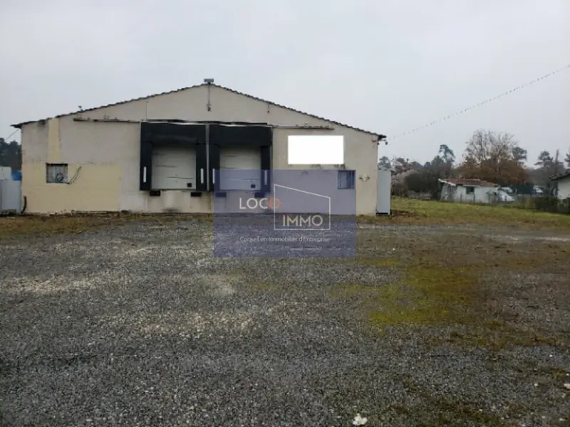A louer Locaux d'activité 700m² Saint-Yzan-de-Soudiac