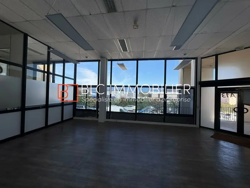 Bureau à louer - Gémenos (13420) - 425 m² - 3 541 €/mois