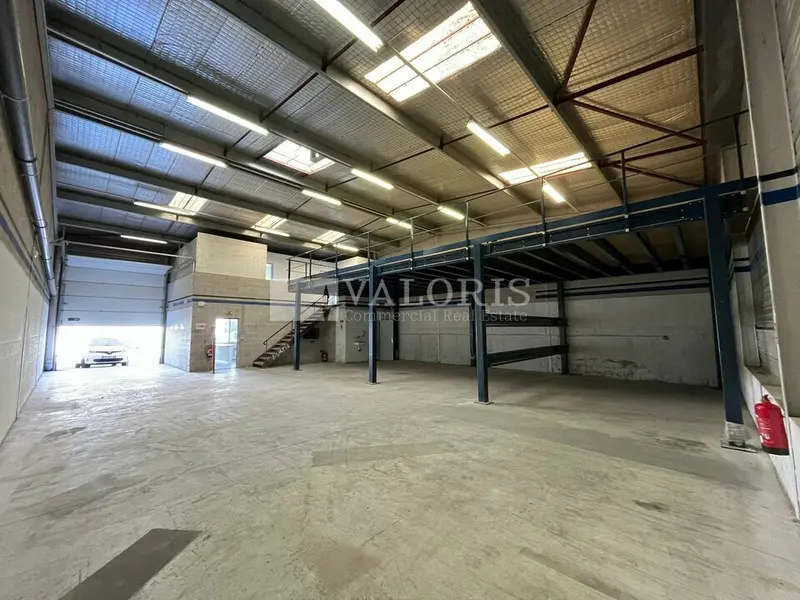 Entrepôt / Activité à louer - Vitrolles (13127) - 390 m² - 2 666 €/mois