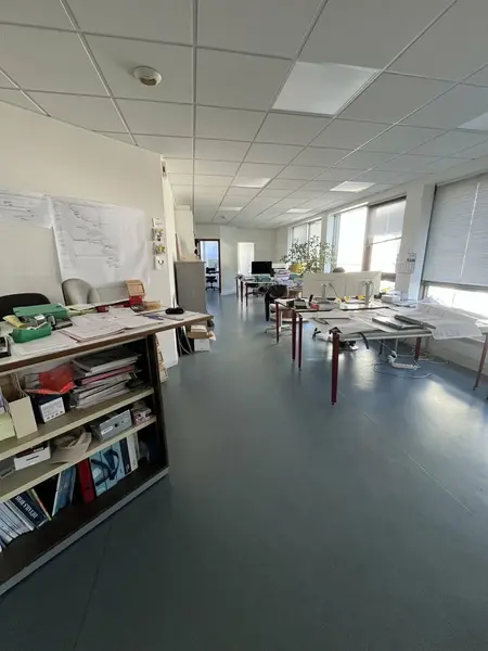 Bureau à louer - Saint-Malo (35400) - 123 m² - 1 800 €/mois