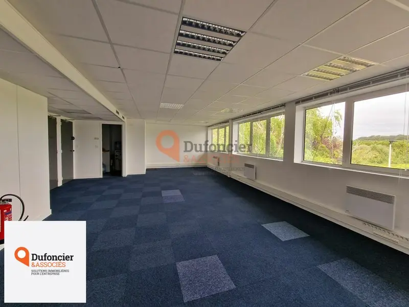 Bureau à louer - Chasseneuil-Du-Poitou (86360) - 159 m² - 927 €/mois