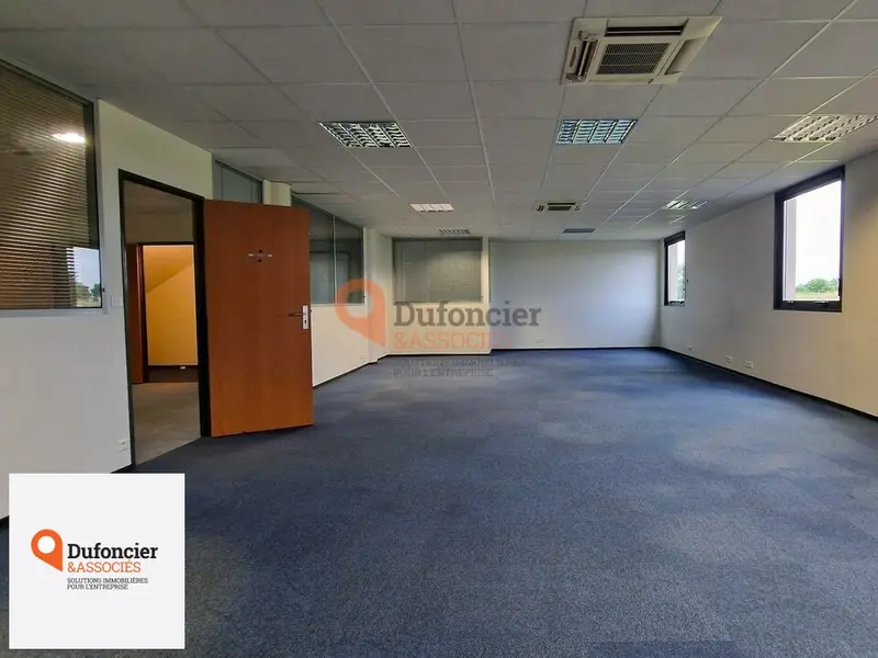 Bureau à louer - Dissay (86130) - 303 m² - 2 903 €/mois