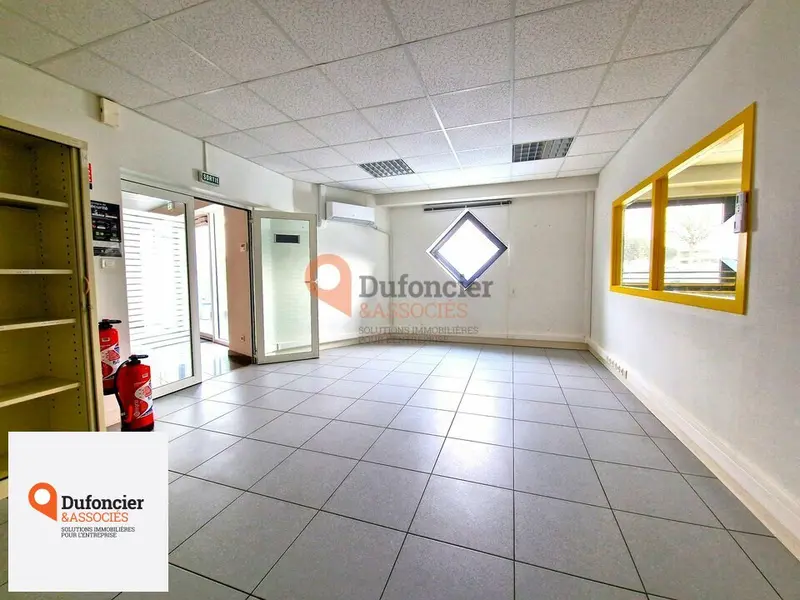 Bureau à louer - Saint-Benoît (86280) - 140 m² - 1 633 €/mois