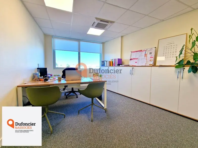 Bureau à louer - Saint-Benoît (86280) - 152 m² - 1 900 €/mois