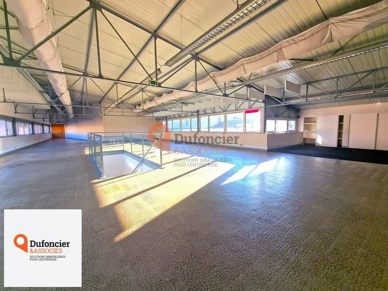 Bureau à louer - Poitiers (86000) - 387 m² - 4 833 €/mois