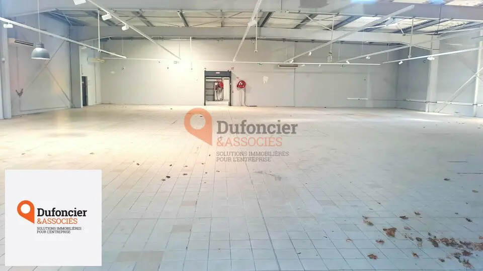 Local Commercial à louer - Ayron (86190) - 939 m² - 7 746 €/mois