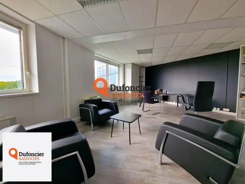 Bureau à louer - Chasseneuil-Du-Poitou (86360) - 1027 m² - 9 842 €/mois