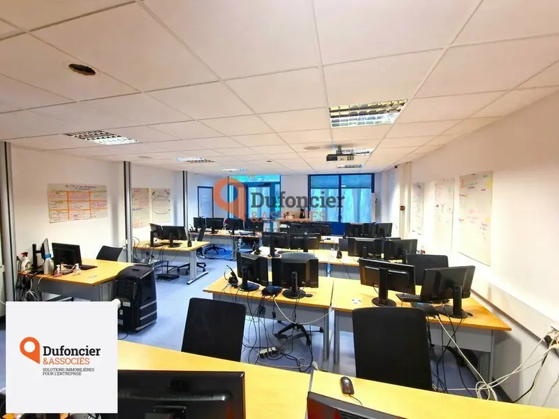 Bureau à louer - Poitiers (86000) - 221 m² - 1 749 €/mois