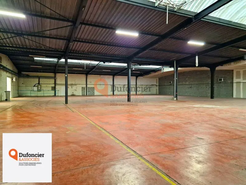 POITIERS POLE REPUBLIQUE - ENTREPOT A LOUER DE 1458M²