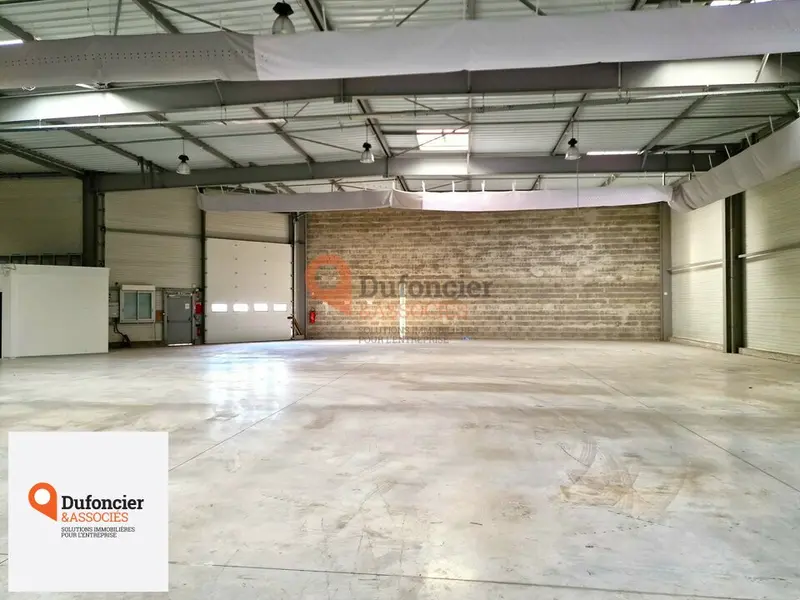 A vendre Locaux d'activité 252m² Chasseneuil-du-Poitou