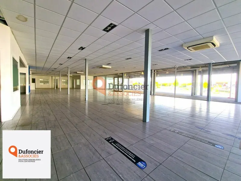 Local Commercial à louer - Migné-Auxances (86440) - 1820 m² - 9 623 €/mois