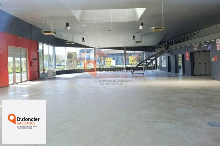 Bureau à louer - Antran (86100) - 640 m² - 2 990 €/mois