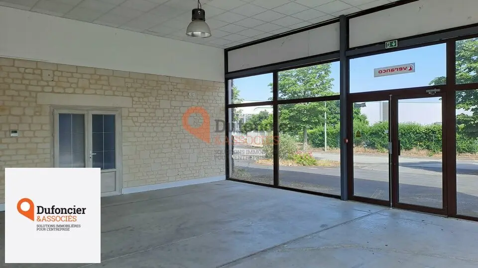 Bureau à louer - Antran (86100) - 500 m² - 3 500 €/mois