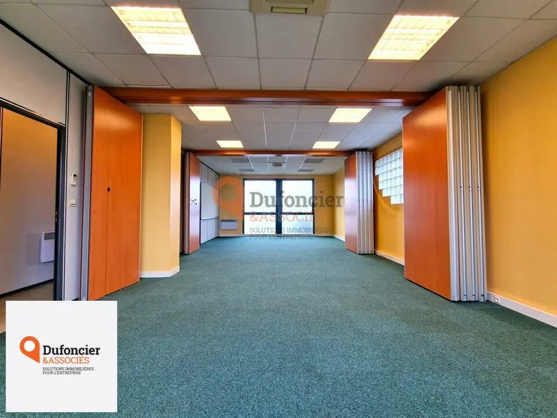 Bureau à louer - Poitiers (86000) - 205 m² - 1 879 €/mois