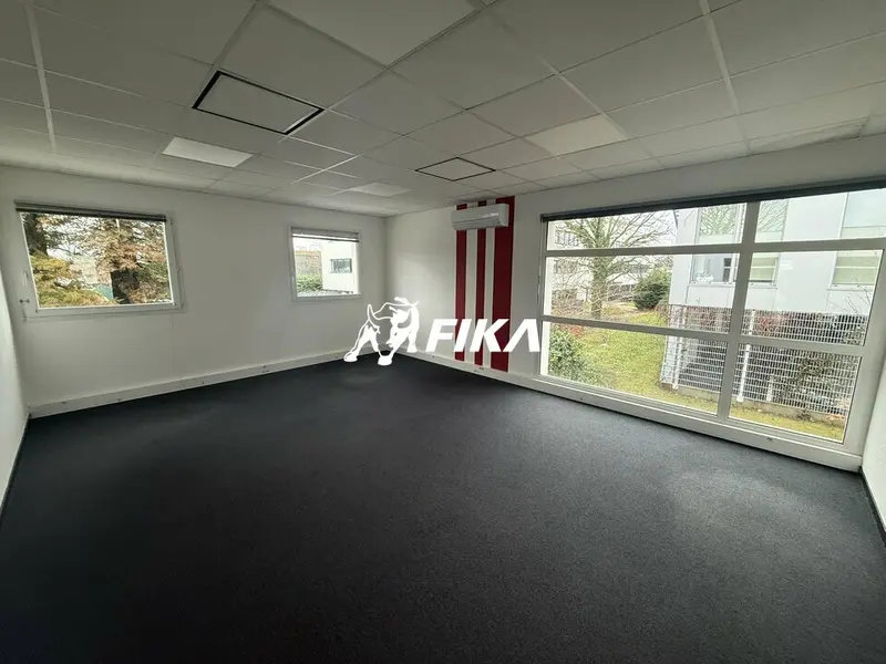 Bureau à louer - Mérignac (33700) - 870 m² - 9 425 €/mois