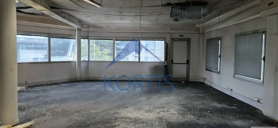 Bureau à louer - Bron (69500) - 448 m² - 3 696 €/mois