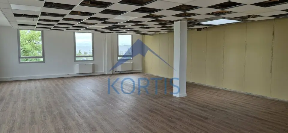 Bureau à louer - Bron (69500) - 229 m² - 1 889 €/mois