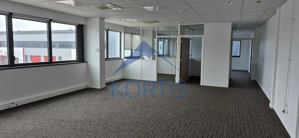 Bureau à louer - Meyzieu (69330) - 115 m² - 1 245 €/mois