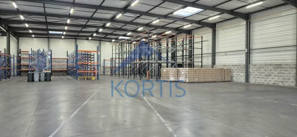 Entrepôt / Activité à louer - Saint-Priest (69800) - 2750 m² - 20 625 €/mois