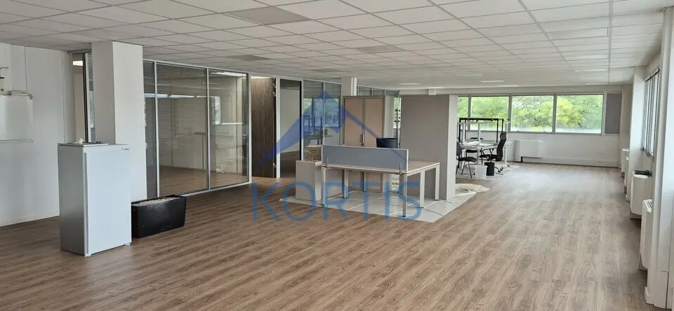 Bureau à louer - Bron (69500) - 342 m² - 2 825 €/mois