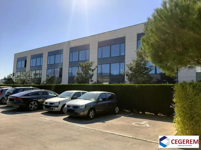 Bureau à louer - Lieusaint (77127) - 144 m² - 2 473 €/mois