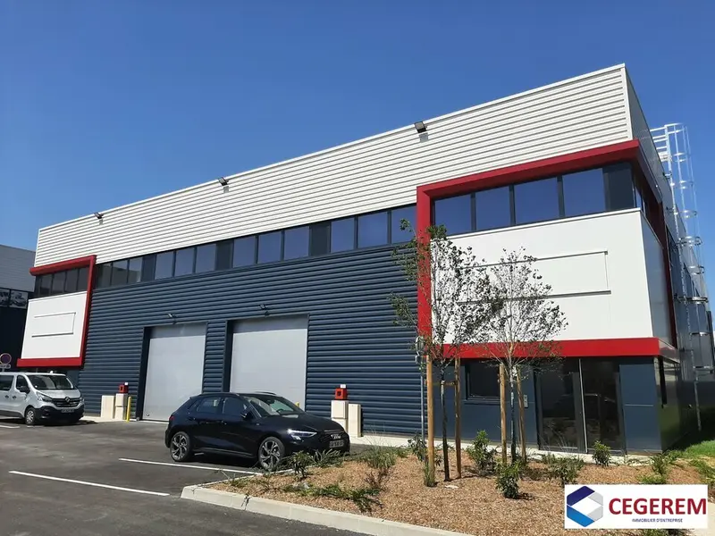 Entrepôt / Activité à louer - Chanteloup-En-Brie (77600) - 394 m² - 3 775 €/mois
