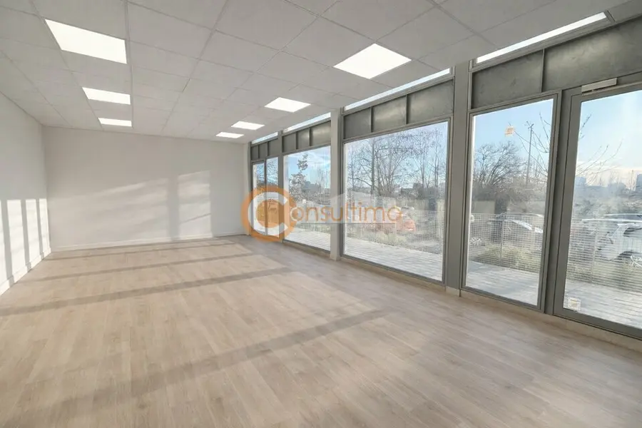Local Commercial à louer - Bordeaux (33300) - 100 m² - 1 666 €/mois
