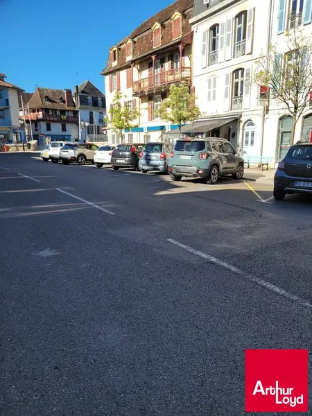 A VENDRE MURS A USAGE D'HABITATION OU PROFESSIONNEL SALIES DE BEARN