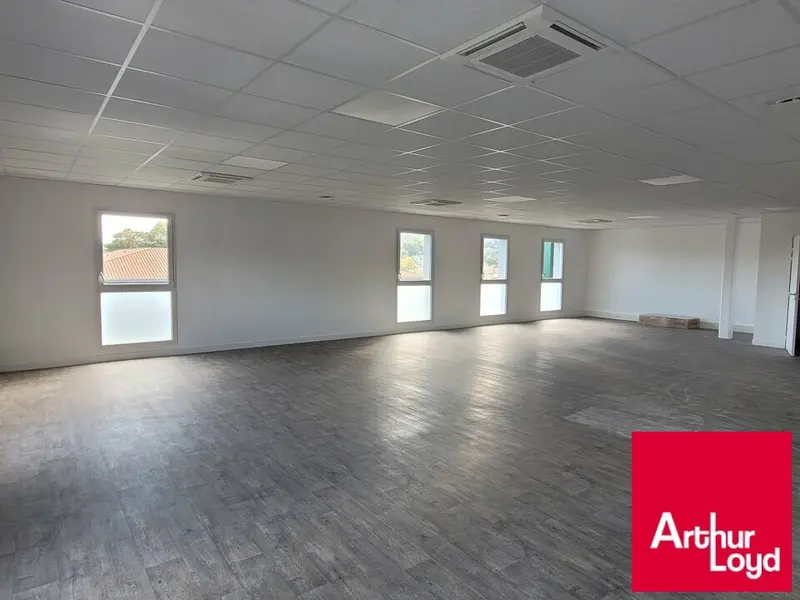 Bureau à louer - Saint-Jean-De-Luz (64500) - 114 m² - 1 850 €/mois